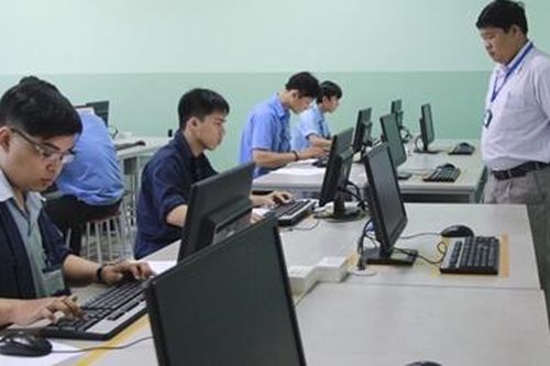 Thi THPT quốc gia trên máy tính: Nhiều băn khoăn và khó khả thi