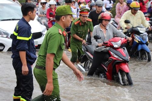 Đợt triều cường Rằm tháng Chín có thể đạt đỉnh gần 2 m