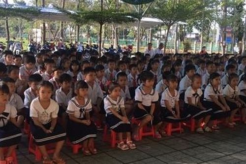 Nâng cao nhận thức ATGT cho học sinh Tiểu học Tua Hai