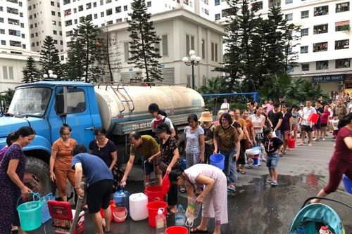Công ty Nước sạch Hà Nội hỗ trợ nước sạch miễn phí cho các hộ dân bị ảnh hưởng