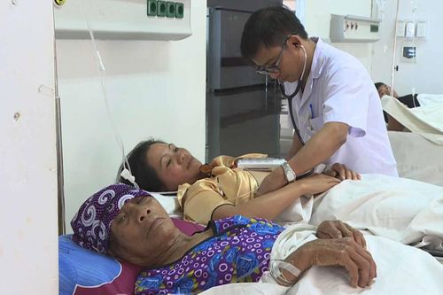 Ba mẹ con ngộ độc khi ăn thịt cóc