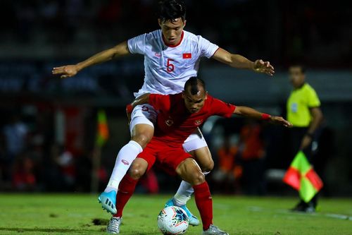 Văn Hậu chăm chỉ chống đẩy để hồi phục sau trận thắng Indonesia