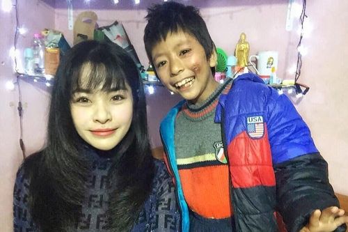 9X Hà Nội bị kỳ thị vì nhận nuôi bé gái bệnh tật, suy dinh dưỡng
