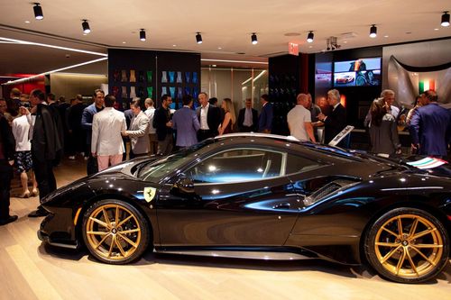 Cá nhân hóa siêu xe Ferrari - chẳng phải cứ có tiền là được