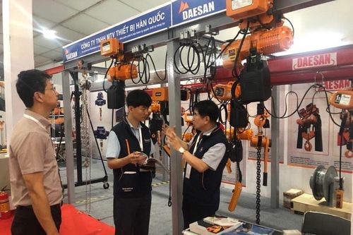 Khai mạc triển lãm về cơ khí chính xác và gia công kim loại