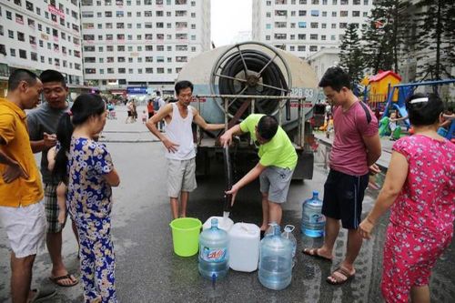 Cấp nước sạch miễn phí cho người dân chịu ảnh hưởng từ sự cố sông Đà