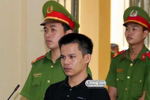 Vẻ bình thản 'lạnh người' của kẻ sát nhân bị tuyên án tử