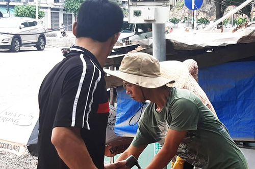 Khen thưởng 2 thợ xây xả thân cứu sống cháu bé 4 tuổi