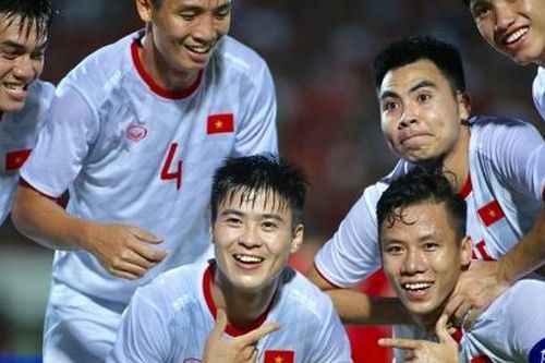Thắng Indonesia, đội tuyển Việt Nam gửi chiến thư tới UAE và Thái Lan