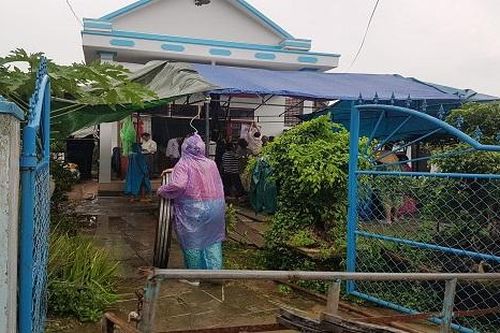 Đi xe máy dưới trời mưa, người đàn ông bị sét đánh tử vong