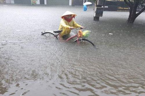 Nghệ An - Hà Tĩnh: Nhiều trường thông báo nghỉ học vì mưa lớn kéo dài