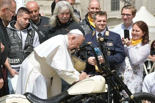 Harley-Davidson có chữ ký của Giáo hoàng Francis bán đấu giá 2,6 tỷ đồng