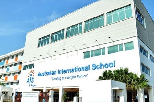 Chị em sinh đôi học trường quốc tế tại TP.HCM tự tử