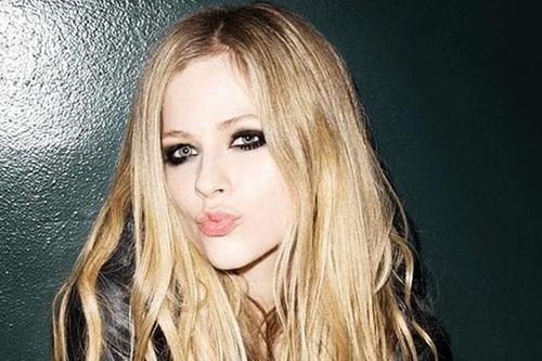 Sở hữu số điện thoại trùng với Avril Lavigne, nam thanh niên chịu cảnh dở khóc dở cười