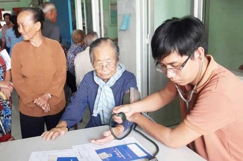 Đề xuất nâng mức hỗ trợ mua BHYT cho người cao tuổi