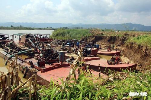 Tạm đình chỉ giấy phép doanh nghiệp mua đất ruộng để khai thác cát