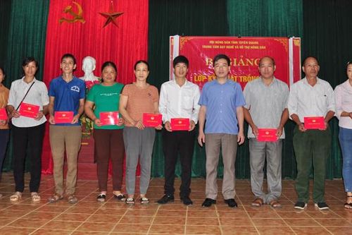 33 hội viên nông dân được trang bị kỹ thuật trồng lạc