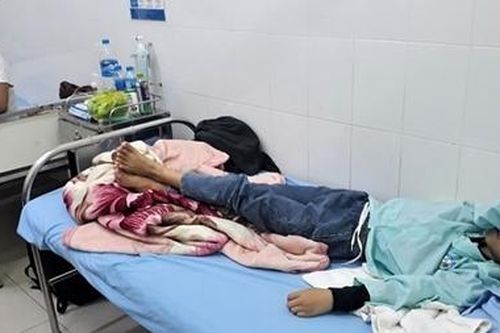 Học sinh lớp 6 bị bạn đánh xuất huyết não