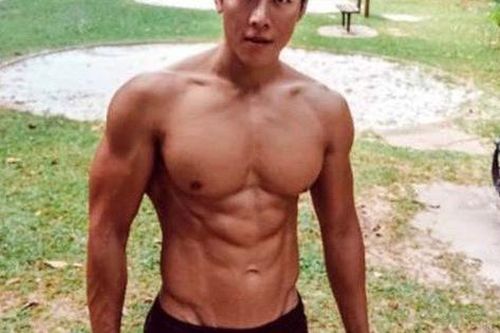 Chân dung chàng bán đồ ăn đường phố nổi tiếng vì đẹp trai