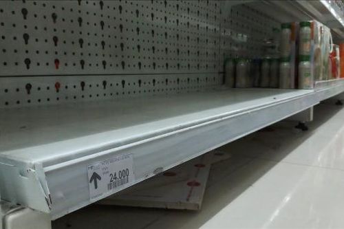Hà Nội 'cháy' nước sạch đóng bình, loạn giá