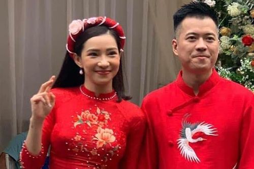 Lưu Đê Ly làm đám hỏi với bạn trai Huy DX