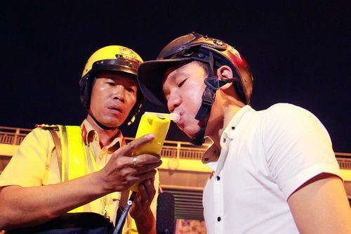 CSGT tổng kiểm tra tất cả phương tiện giao thông ở TP.HCM