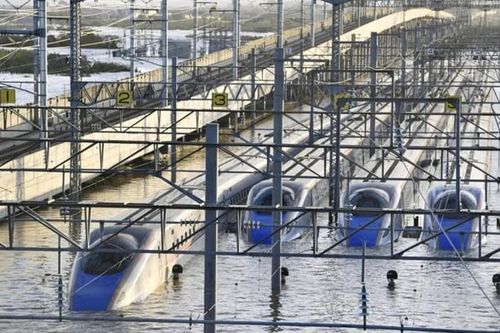 Sau siêu bão, Nhật có thể mất 120 toa tàu tổng trị giá 276 triệu USD