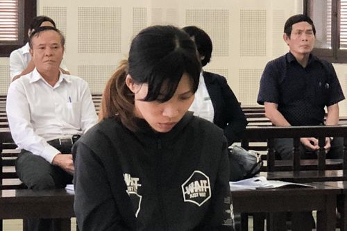 Cô gái lĩnh 7 năm tù vì trộm sổ tiết kiệm đưa cho người tình