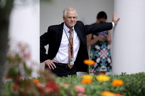 Cố vấn của ông Trump muối mặt vì bị phát hiện bịa đặt