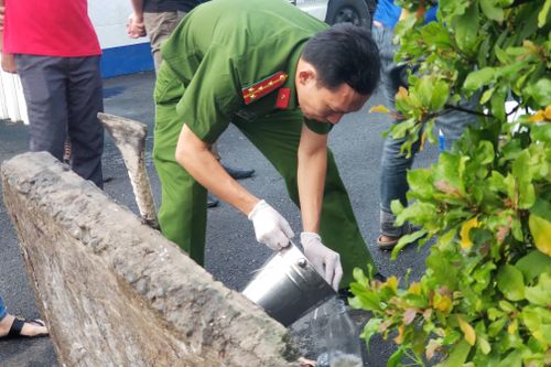 Bắt quả tang công ty giặt ủi xả nước thải ra sông Soài Rạp