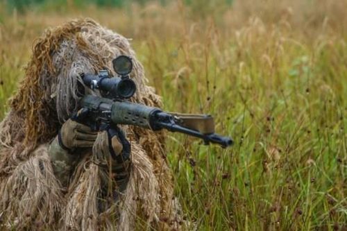 Xạ thủ bắn tỉa trên mái nhà giữa biểu tình đẫm máu ở Iraq