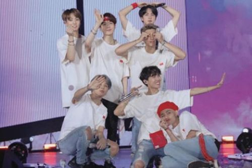 BTS phát 'live' màn hòa nhạc cuối cùng trong tour 'Love Yourself' tặng ARMY