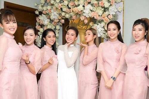 Dàn phù dâu xinh đẹp trong lễ vu quy của Giang Hồng Ngọc