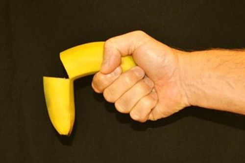 Bi hài những trường hợp nam giới 'gãy súng' vì lý do trớ trêu