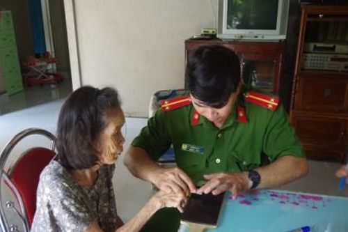 Thừa Thiên Huế: Hỗ trợ người già, người khuyết tật làm Chứng minh nhân dân tại nhà