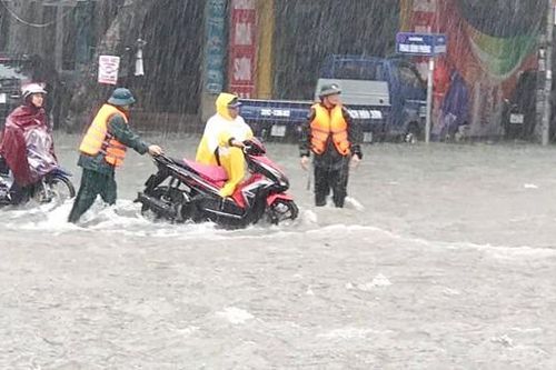 Mưa lớn khiến 1 người chết, hơn 5.000 ngôi nhà ngập ở Nghệ An