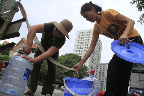 Quay cuồng trong cơn khát nước sạch: Đi vệ sinh một lần mất 20 nghìn đồng!