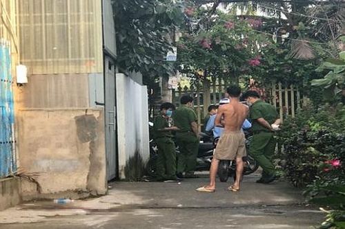 Người đàn ông gục chết trước nhà dân nghi bị trúng đạn