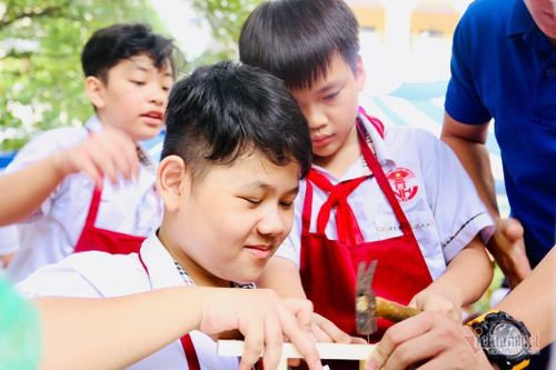 Tiết học không sách vở khiến cô trò Hà Nội thích thú