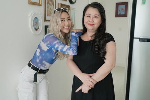 Quỳnh Anh Shyn tiết lộ mẹ là tác giả của những trang phục cực chất