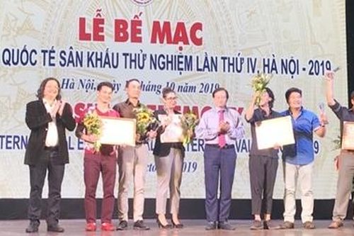 Nỗ lực làm mới sân khấu Việt