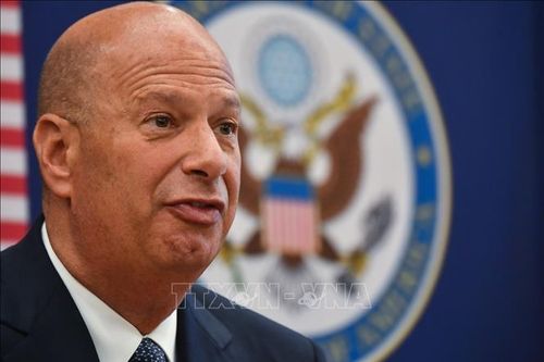 Quan chức ngoại giao tiết lộ vai trò của luật sư Tổng thống Trump trong vụ bê bối tại Ukraine