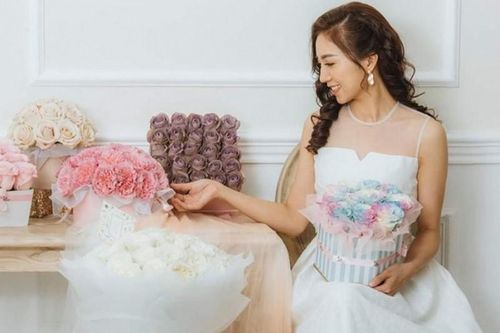 Quà 20/10: Hơn 3 triệu đồng/bó hoa nhập ngoại