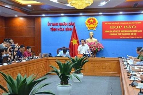 Vụ ô nhiễm nước sông Đà: Chưa biết bao giờ nước có thể dùng để ăn uống