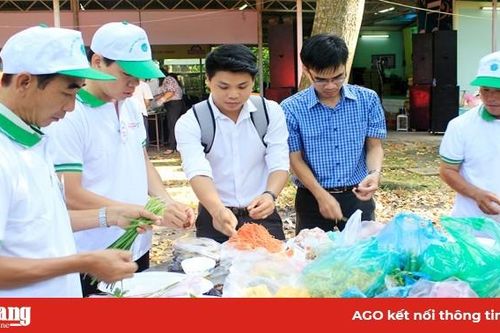 Khối thi đua 8 đoạt giải nhất Hội thi khéo tay 'Chia sẻ việc nhà'