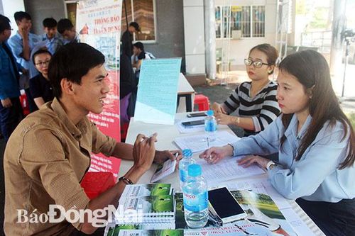 Cẩn trọng với việc nhẹ, lương cao