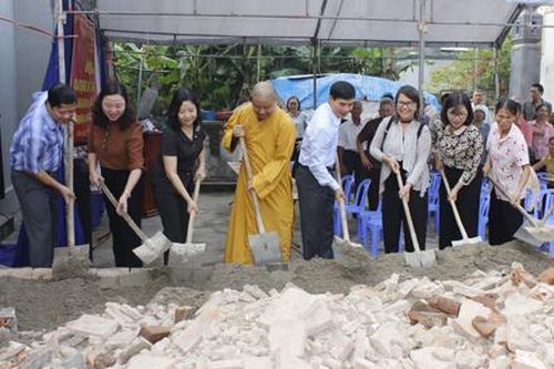 Khởi công xây nhà 'Mái ấm tình thương', 'Nhà nhân ái'