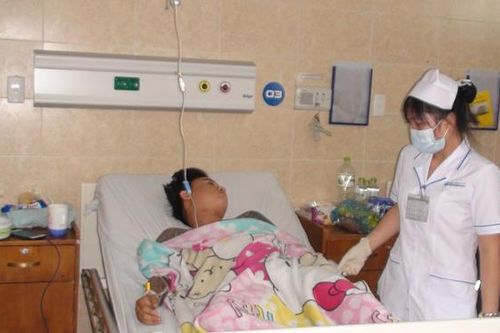 Điều tra nguyên nhân một thanh niên bị đạn bắn thấu ngực
