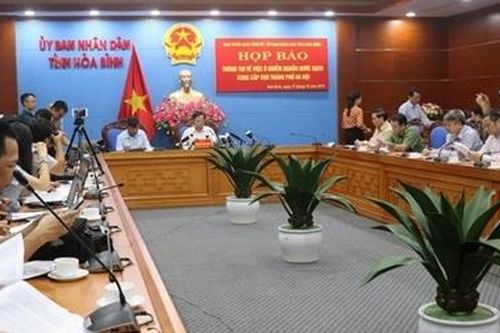 Vận động nhân dân cung cấp thông tin vụ đổ trộm dầu thải đầu nguồn nước Sông Đà