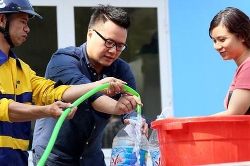 Vụ nước có mùi hôi ở Hà Nội: Viwasupco đã 'qua mặt' khách hàng như thế nào?